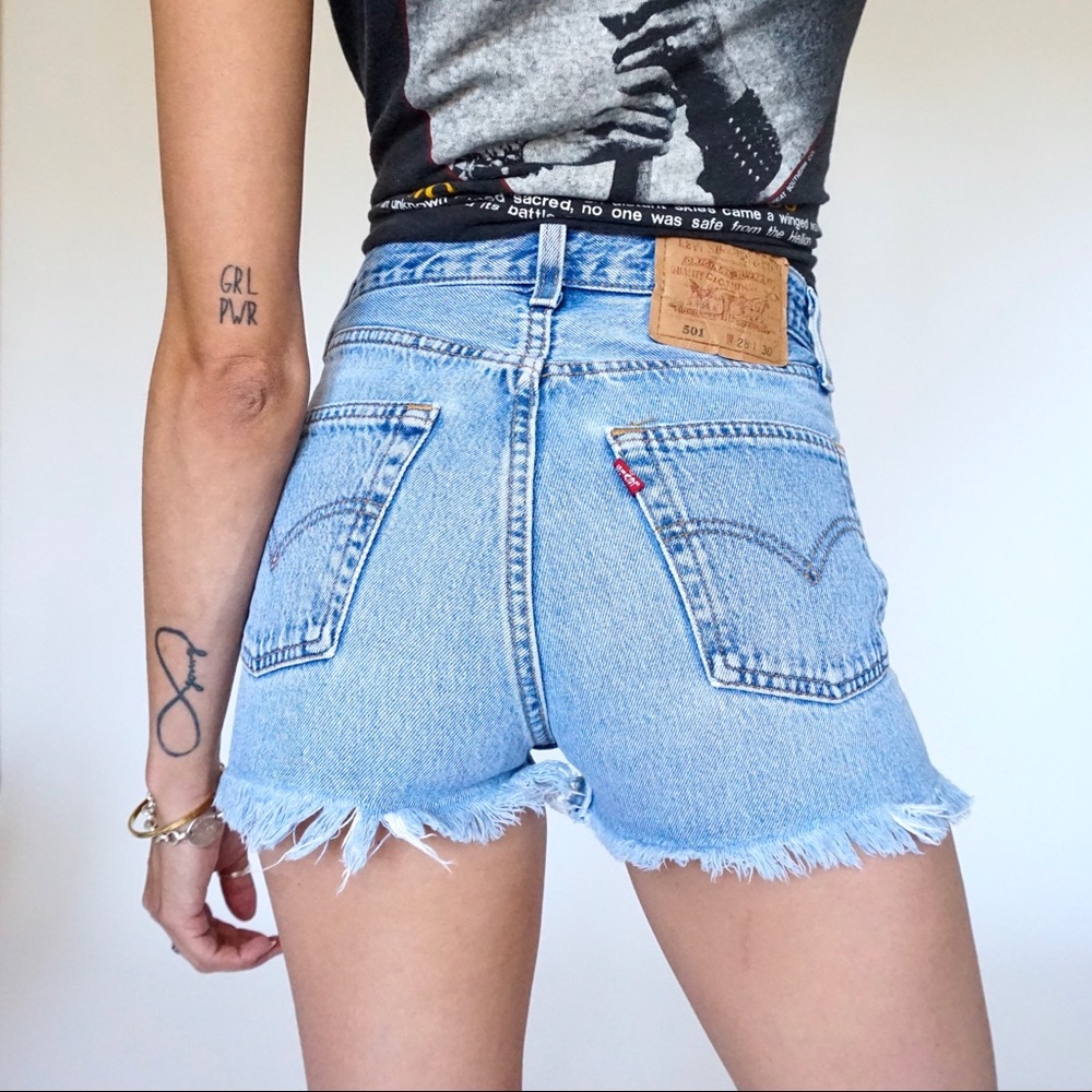 Vintage 501 Levi’s Distressed Cutoff Shorts 25
